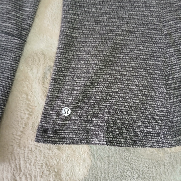 Lululemon Brisk Running 1/2‎ Zip - Picture 7 of 9